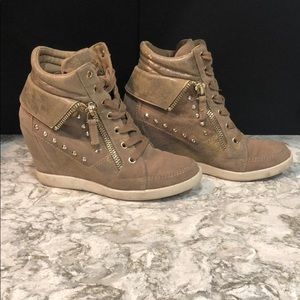 Taupe Gym Shoe Wedge